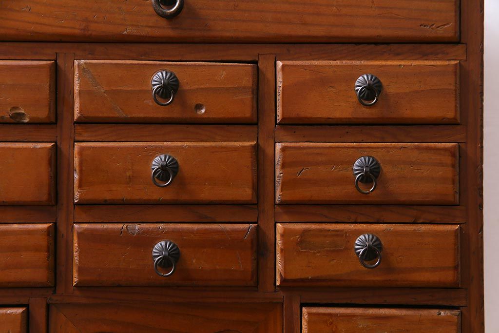 ヴィンテージ家具　ビンテージ　ヒノキ材　小物の収納にうってつけ!レトロで味のある縦長チェスト(引き出し)