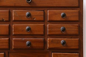 ヴィンテージ家具　ビンテージ　ヒノキ材　小物の収納にうってつけ!レトロで味のある縦長チェスト(引き出し)