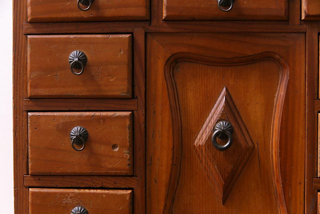 ヴィンテージ家具　ビンテージ　ヒノキ材　小物の収納にうってつけ!レトロで味のある縦長チェスト(引き出し)