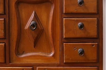 ヴィンテージ家具　ビンテージ　ヒノキ材　小物の収納にうってつけ!レトロで味のある縦長チェスト(引き出し)