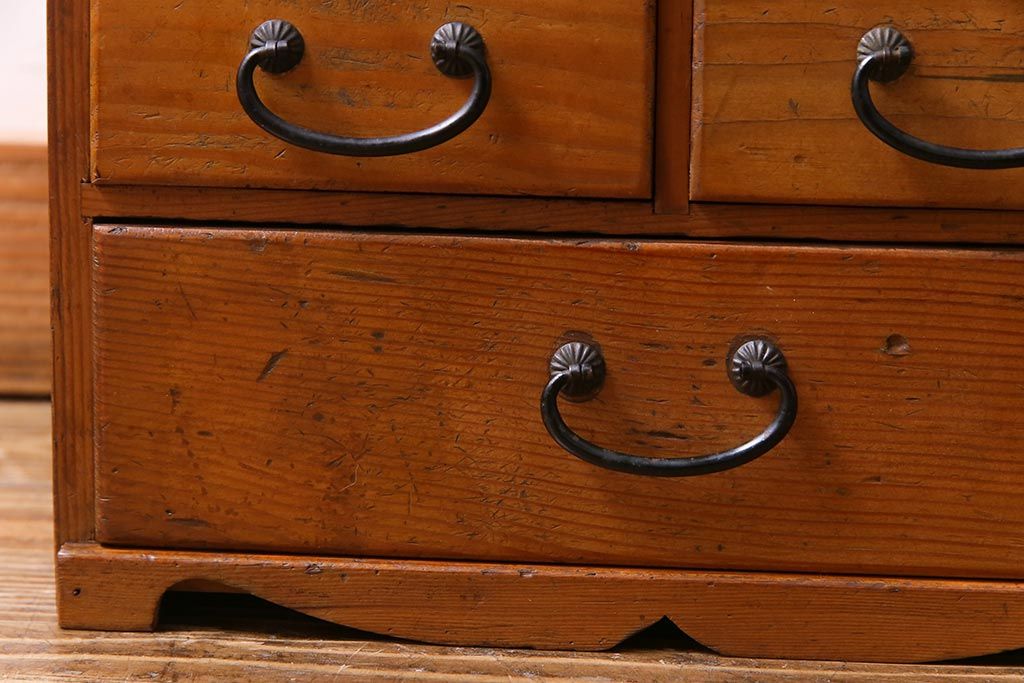 ヴィンテージ家具　ビンテージ　ヒノキ材　小物の収納にうってつけ!レトロで味のある縦長チェスト(引き出し)