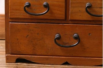 ヴィンテージ家具　ビンテージ　ヒノキ材　小物の収納にうってつけ!レトロで味のある縦長チェスト(引き出し)