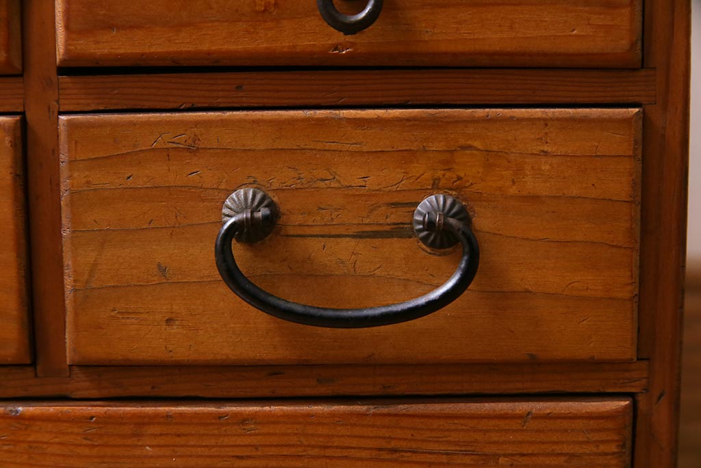 ヴィンテージ家具　ビンテージ　ヒノキ材　小物の収納にうってつけ!レトロで味のある縦長チェスト(引き出し)