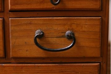 ヴィンテージ家具　ビンテージ　ヒノキ材　小物の収納にうってつけ!レトロで味のある縦長チェスト(引き出し)