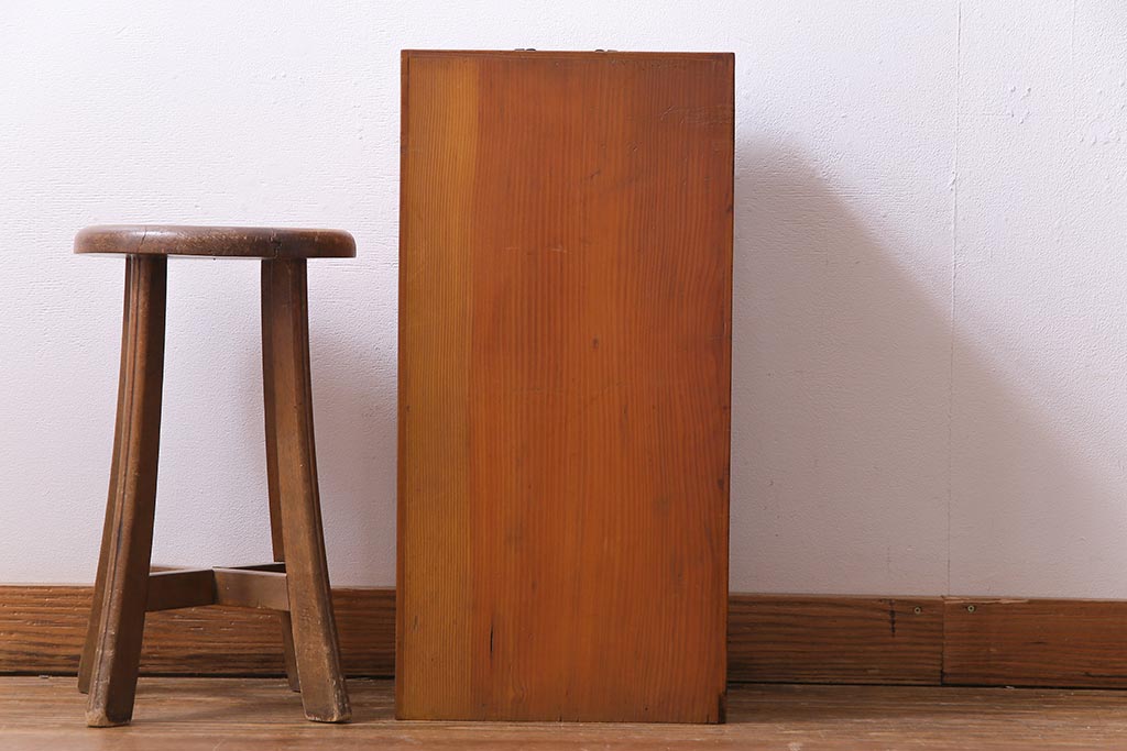 ヴィンテージ家具　ビンテージ　ヒノキ材　小物の収納にうってつけ!レトロで味のある縦長チェスト(引き出し)