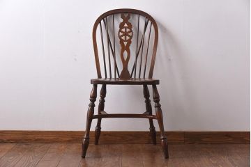 ヴィンテージ家具　イギリスビンテージ　ニレ・ビーチ材　貫のデザインが個性を光らせるホイールバックチェア(ダイニングチェア)(1)