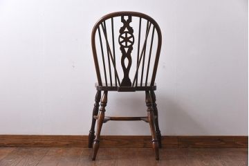 ヴィンテージ家具　イギリスビンテージ　ニレ・ビーチ材　貫のデザインが個性を光らせるホイールバックチェア(ダイニングチェア)(1)