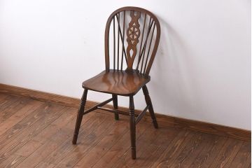 ヴィンテージ家具　イギリスビンテージ　ホイールバックの透かし魅力的なダイニングチェア(板座チェア)(1)