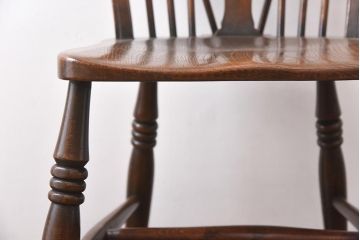 ヴィンテージ家具　イギリスビンテージ　ホイールバックの透かし魅力的なダイニングチェア(板座チェア)(2)