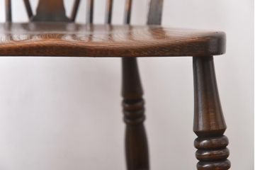 ヴィンテージ家具　イギリスビンテージ　ホイールバックの透かし魅力的なダイニングチェア(板座チェア)(2)