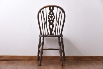 ヴィンテージ家具　イギリスビンテージ　ホイールバックの透かし魅力的なダイニングチェア(板座チェア)(2)