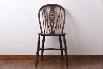 ヴィンテージ家具　イギリスビンテージ　ホイールバックの透かし魅力的なダイニングチェア(板座チェア)(3)