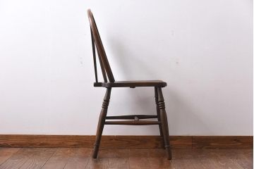 ヴィンテージ家具　イギリスビンテージ　ホイールバックの透かし魅力的なダイニングチェア(板座チェア)(3)