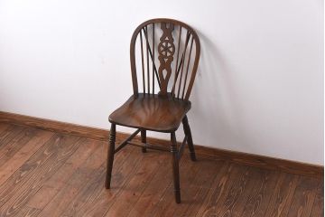 ヴィンテージ家具　イギリスビンテージ　ホイールバックの透かし魅力的なダイニングチェア(板座チェア)(3)