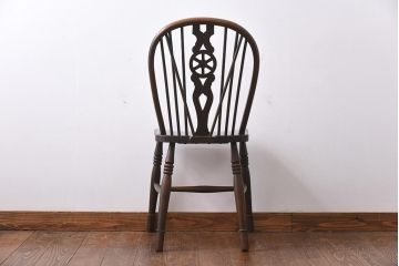 ヴィンテージ家具　イギリスビンテージ　ホイールバックの透かし魅力的なダイニングチェア(板座チェア)(3)