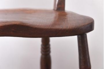 アンティーク家具　イギリスアンティーク　ニレ材・ビーチ材　凝った背貫と素朴な雰囲気が魅力のダイニングチェア(ワークチェア)(2)