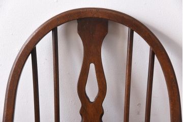 ヴィンテージ家具　イギリスビンテージ　素朴さの中に上品な雰囲気漂うアームチェア(ダイニングチェア、ウィンザーチェア、ウインザーチェア)