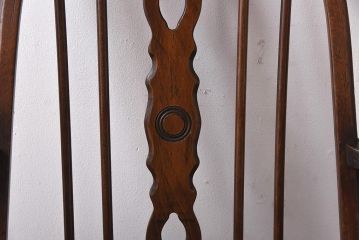 ヴィンテージ家具　イギリスビンテージ　素朴さの中に上品な雰囲気漂うアームチェア(ダイニングチェア、ウィンザーチェア、ウインザーチェア)