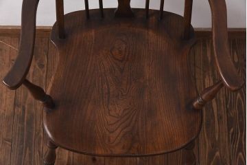 ヴィンテージ家具　イギリスビンテージ　素朴さの中に上品な雰囲気漂うアームチェア(ダイニングチェア、ウィンザーチェア、ウインザーチェア)