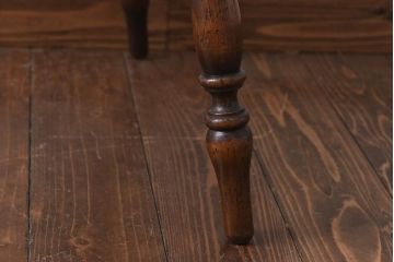 ヴィンテージ家具　イギリスビンテージ　素朴さの中に上品な雰囲気漂うアームチェア(ダイニングチェア、ウィンザーチェア、ウインザーチェア)