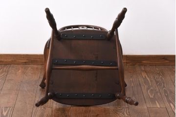 ヴィンテージ家具　イギリスビンテージ　素朴さの中に上品な雰囲気漂うアームチェア(ダイニングチェア、ウィンザーチェア、ウインザーチェア)