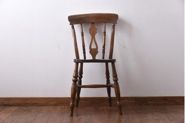 アンティーク家具　イギリスアンティーク　木のぬくもりと品のある佇まいが魅力的なチェア(ダイニングチェア、板座チェア)