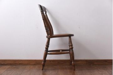 アンティーク家具　イギリスアンティーク　木のぬくもりと品のある佇まいが魅力的なチェア(ダイニングチェア、板座チェア)