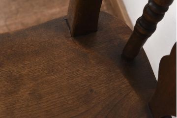 アンティーク家具　イギリスアンティーク　木のぬくもりと品のある佇まいが魅力的なチェア(ダイニングチェア、板座チェア)