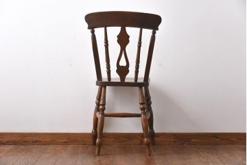 アンティーク家具　イギリスアンティーク　木のぬくもりと品のある佇まいが魅力的なチェア(ダイニングチェア、板座チェア)