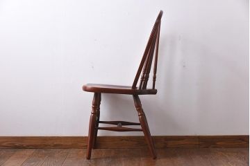 ヴィンテージ家具　秋田木工　ビンテージ品　スティックバック　こだわりあふれた意匠が魅力的なダイニングチェア(ウィンザーチェア、椅子、ウインザーチェア)