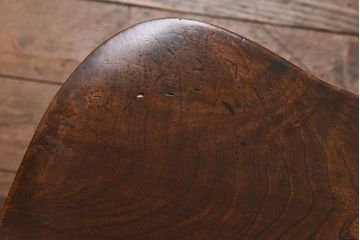 ヴィンテージ家具　イギリスビンテージ　なめらかな木肌と濃い色味が魅力のダイニングチェア(ウィンザーチェア、板座チェア、ウインザーチェア)(1)