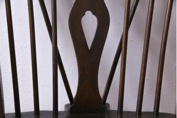 アンティーク家具　イギリスアンティーク　ホイールバック　温かみを感じる風合いが味わい深いアームチェア(板座チェア、椅子)(1)