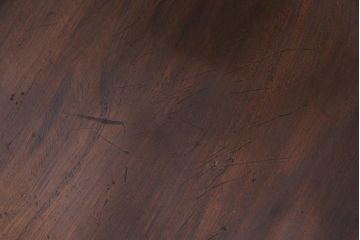 アンティーク家具　イギリスアンティーク　ホイールバック　温かみを感じる風合いが味わい深いアームチェア(板座チェア、椅子)(1)