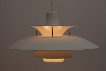中古　デンマーク製　ルイスポールセン　PH5 クラシック　自然で快適な光を演出してくれるペンダントライト