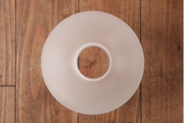 フランスビンテージ　くびれたフォルムが個性的なすりガラスシェードのペンダントライト(天井照明)