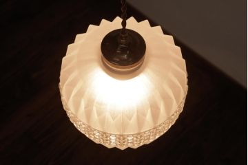 フランスビンテージ　幾何学模様がモダンなフロストガラスシェードのペンダントライト(天井照明)