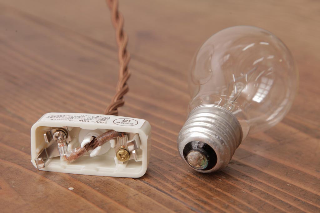 フランスビンテージ　幾何学模様がモダンなフロストガラスシェードのペンダントライト(天井照明)