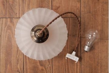 フランスビンテージ　幾何学模様がモダンなフロストガラスシェードのペンダントライト(天井照明)