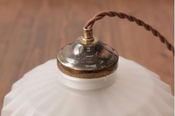 フランスビンテージ　幾何学模様がモダンなフロストガラスシェードのペンダントライト(天井照明)