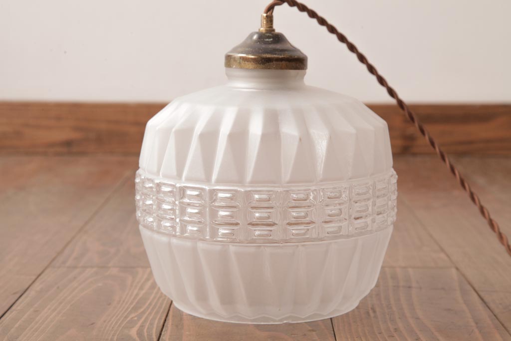 フランスビンテージ　幾何学模様がモダンなフロストガラスシェードのペンダントライト(天井照明)