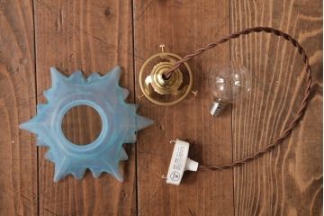 フランスアンティーク　ロマンチックな雰囲気漂うフリルガラスのペンダントライト(天井照明)