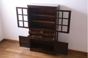 中古　松本民芸家具　和洋どちらにも馴染むシックなG-1型面取り食器棚(カップボード、収納棚)