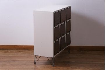 ラフジュ工房オリジナル　鉄脚付き　3×3マス　メンズライクにも似合うパタパタ扉のペイントマス目棚(収納棚、戸棚、ロッカー、店舗什器、キャビネット)(R-034434)