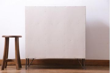 ラフジュ工房オリジナル　鉄脚付き　3×3マス　メンズライクにも似合うパタパタ扉のペイントマス目棚(収納棚、戸棚、ロッカー、店舗什器、キャビネット)(R-034434)