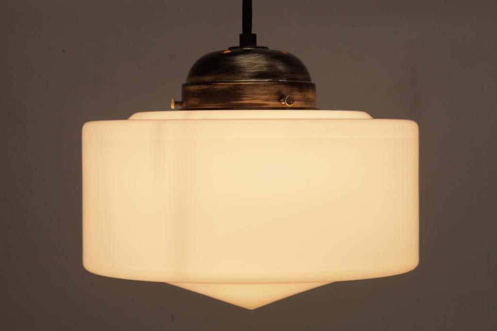 昭和レトロ　戦前　シンプルな乳白ガラスのペンダントライト(吊り下げ照明、天井照明)(1)