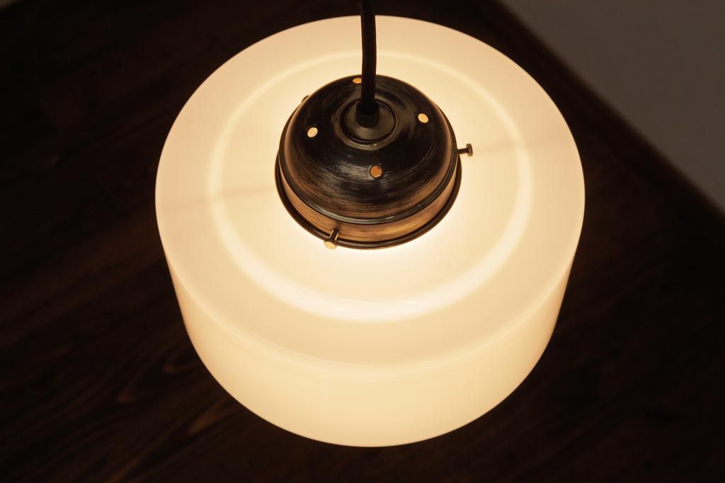 昭和レトロ　戦前　シンプルな乳白ガラスのペンダントライト(吊り下げ照明、天井照明)(1)