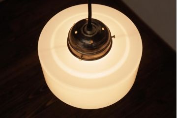 昭和レトロ　戦前　シンプルな乳白ガラスのペンダントライト(吊り下げ照明、天井照明)(1)