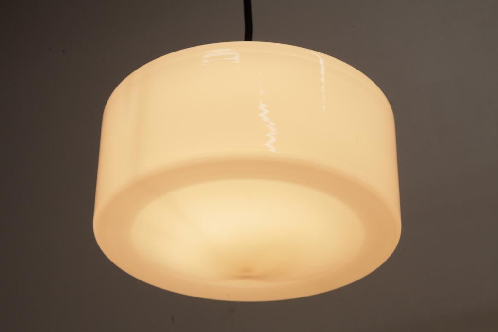 昭和レトロ　戦前　シンプルな乳白ガラスのペンダントライト(吊り下げ照明、天井照明)(1)