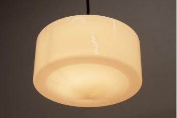 昭和レトロ　戦前　シンプルな乳白ガラスのペンダントライト(吊り下げ照明、天井照明)(1)