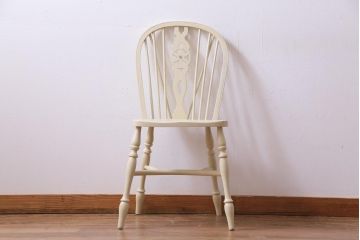 ペイント家具　貫のデザインが個性的なイギリスビンテージのホイールバックチェア(板座チェア)